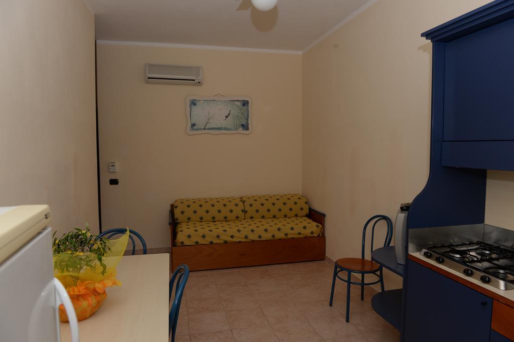 Casa Vacanze Oasi Felicita โนวา ซิริ มาริน่า ภายนอก รูปภาพ
