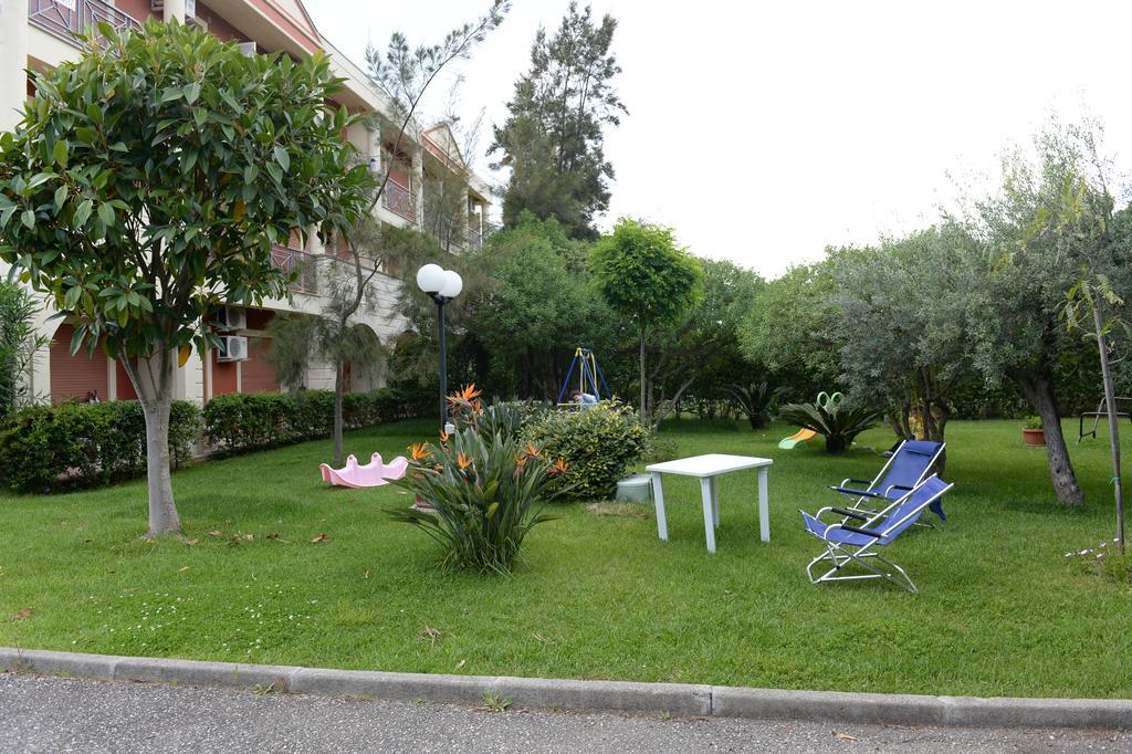Casa Vacanze Oasi Felicita โนวา ซิริ มาริน่า ภายนอก รูปภาพ