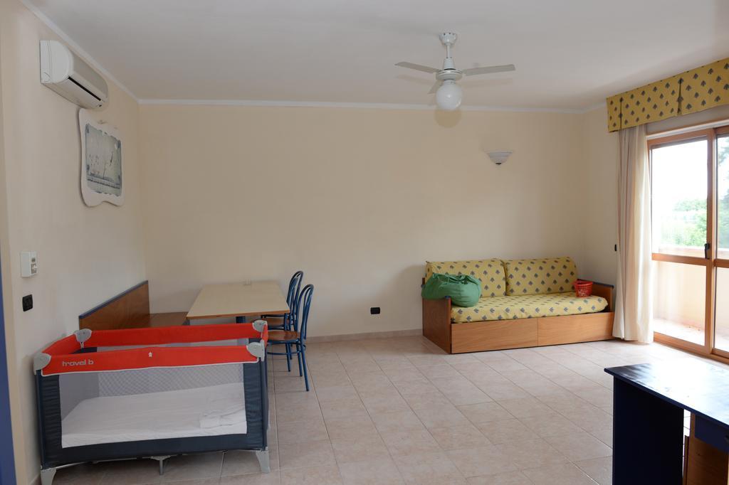 Casa Vacanze Oasi Felicita โนวา ซิริ มาริน่า ภายนอก รูปภาพ