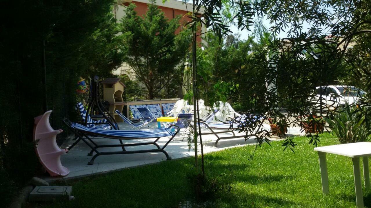 Casa Vacanze Oasi Felicita โนวา ซิริ มาริน่า ภายนอก รูปภาพ