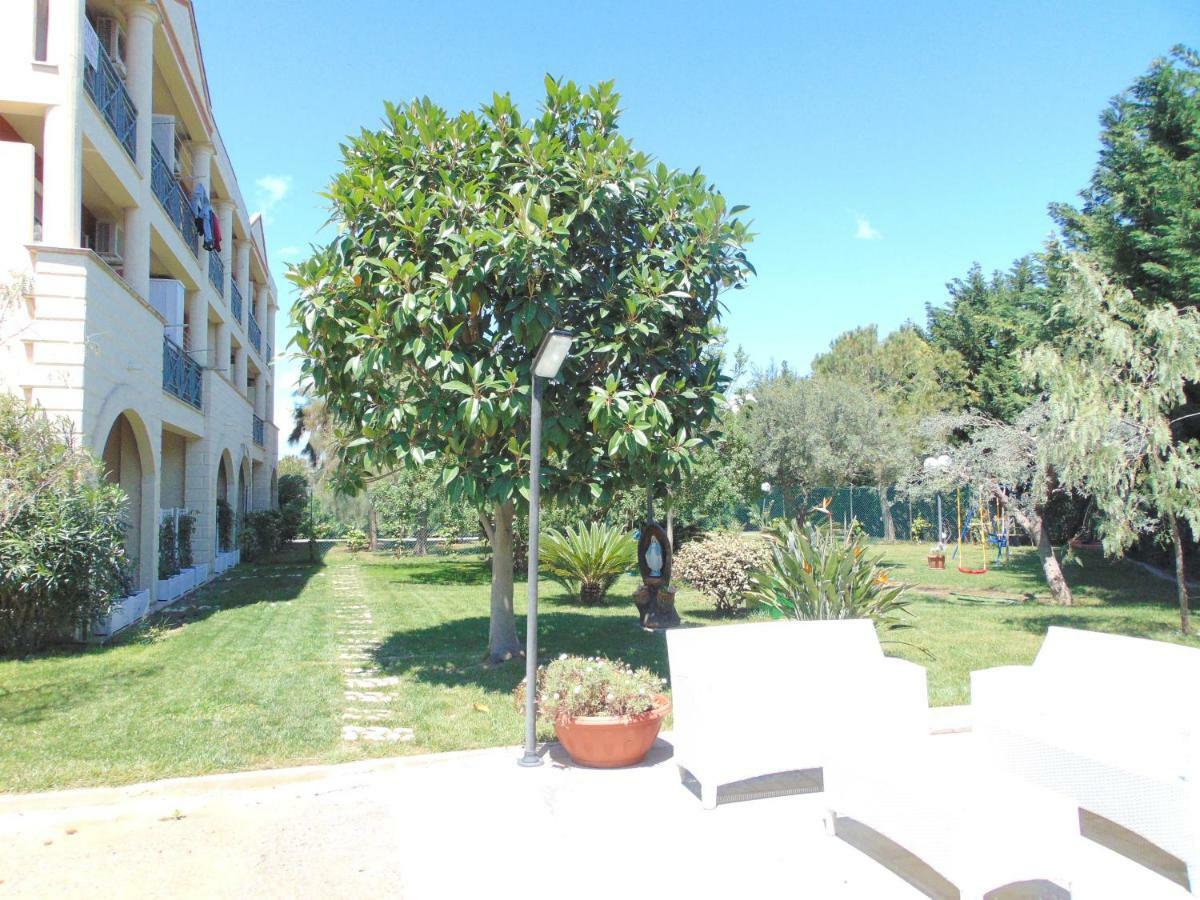 Casa Vacanze Oasi Felicita โนวา ซิริ มาริน่า ภายนอก รูปภาพ