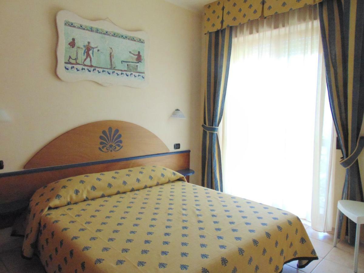 Casa Vacanze Oasi Felicita โนวา ซิริ มาริน่า ภายนอก รูปภาพ