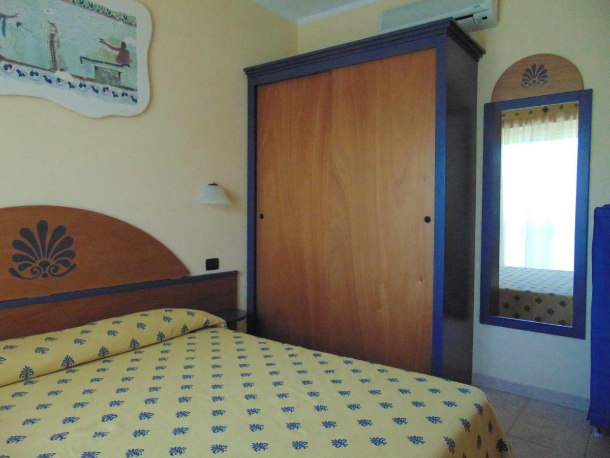 Casa Vacanze Oasi Felicita โนวา ซิริ มาริน่า ภายนอก รูปภาพ