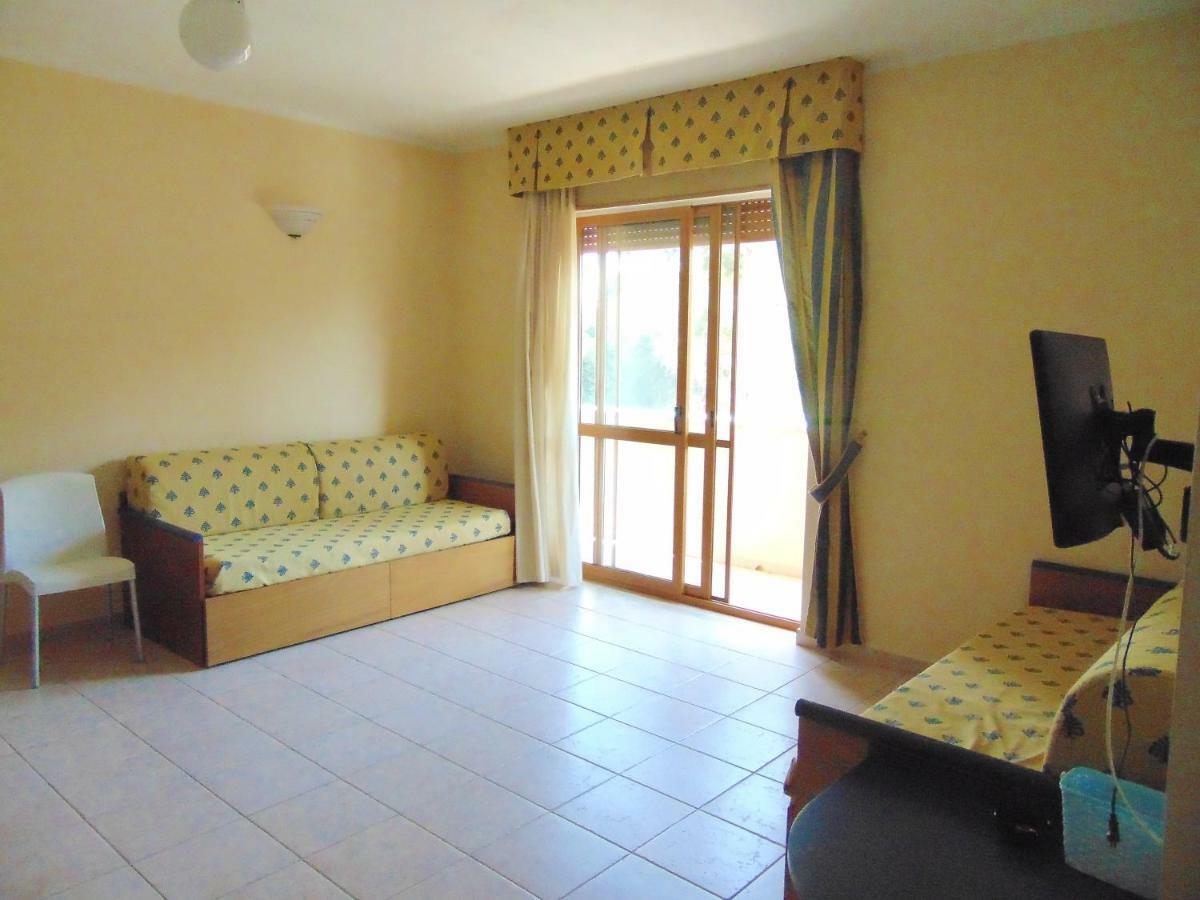 Casa Vacanze Oasi Felicita โนวา ซิริ มาริน่า ภายนอก รูปภาพ