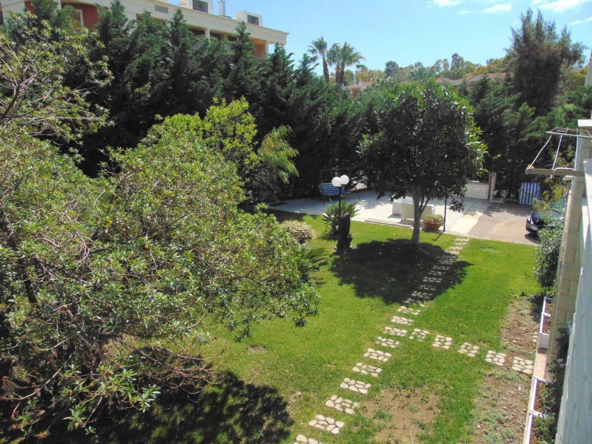 Casa Vacanze Oasi Felicita โนวา ซิริ มาริน่า ภายนอก รูปภาพ